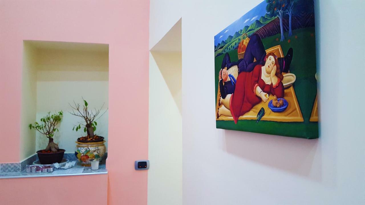 Holiday Naples Art Rooms エクステリア 写真